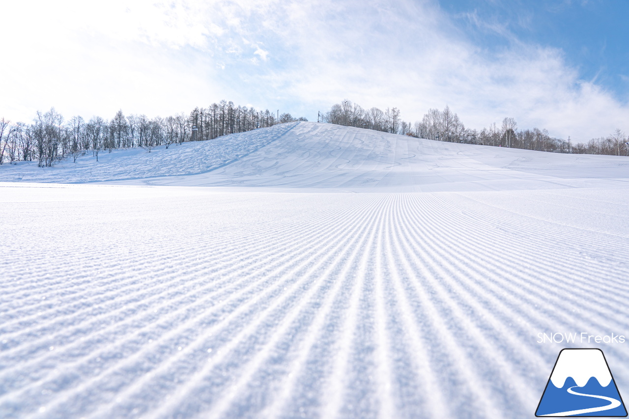 美唄国設スキー場｜2月最後の週末…。太陽の日差しには『春』の気配。でも、ゲレンデの雪は、まだまだ『パウダー』です！